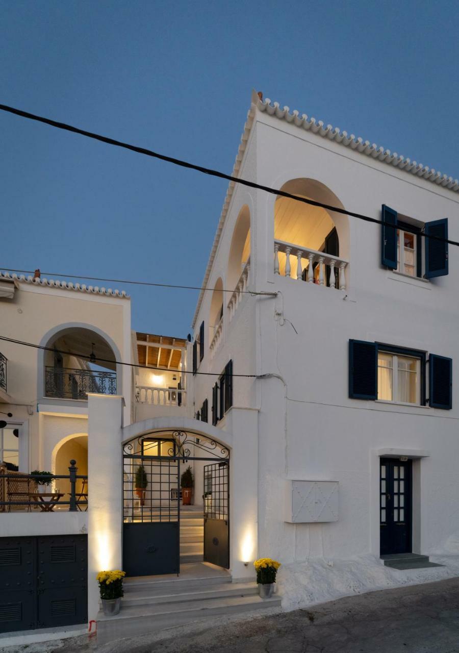 سبيتسيس Porto Vecchio Luxury Suites المظهر الخارجي الصورة