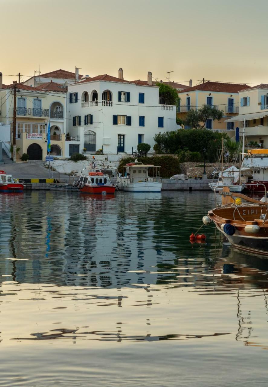 سبيتسيس Porto Vecchio Luxury Suites المظهر الخارجي الصورة